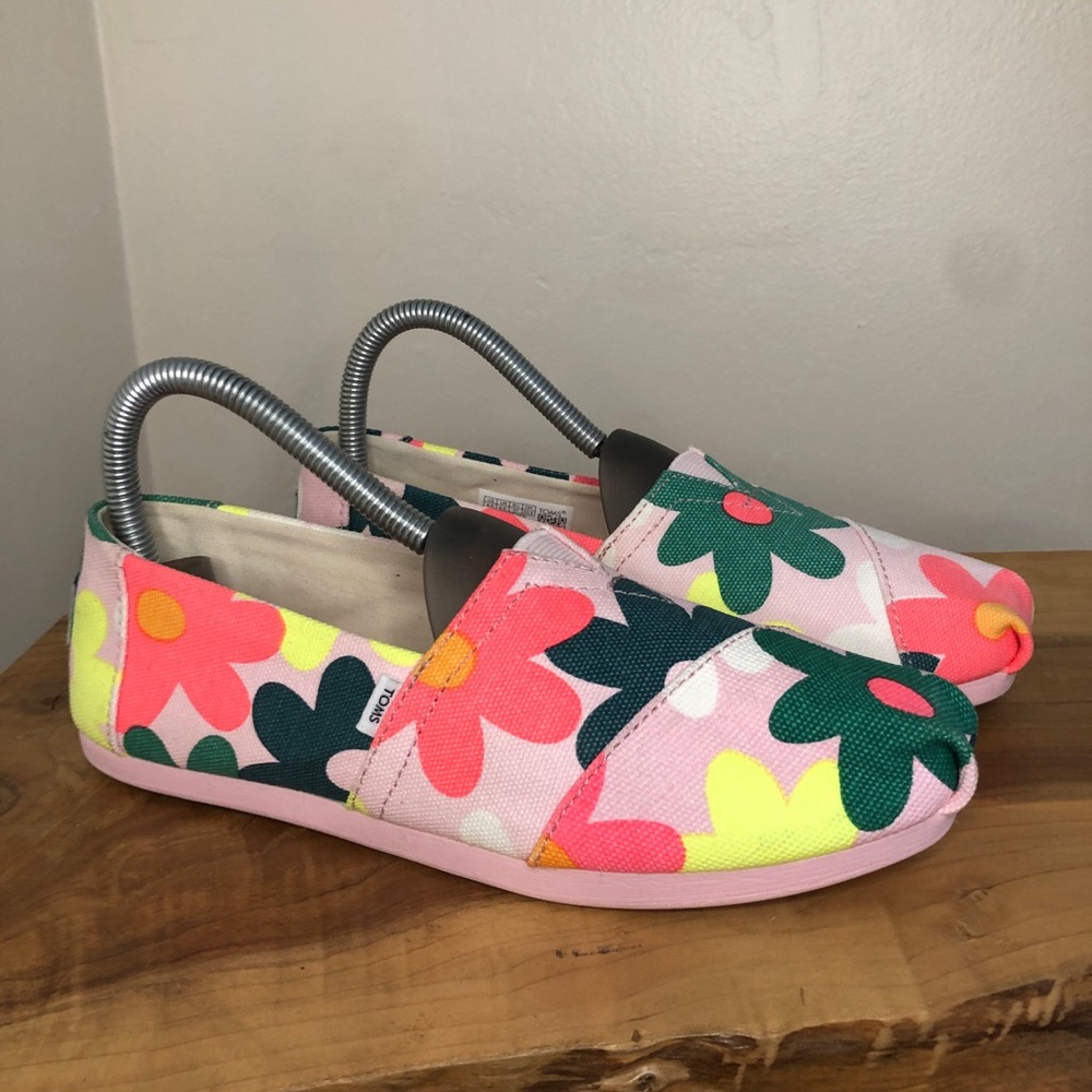 TOMS Women’s Floral Canvas Shoes size 6.5 10018177 Pink Green Comfy Slip On